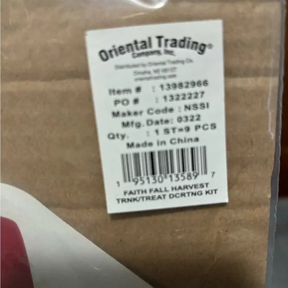 New in Package - Value Faith Fall Harvest Trunk-or-Treat Decorating Kit - 9 Pc - Picture 5 of 5